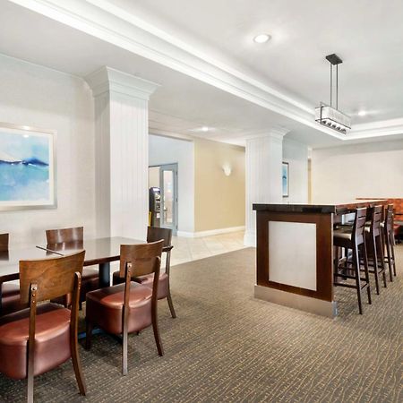 Best Western Plus Appleton Airport Mall Hotel Buitenkant foto
