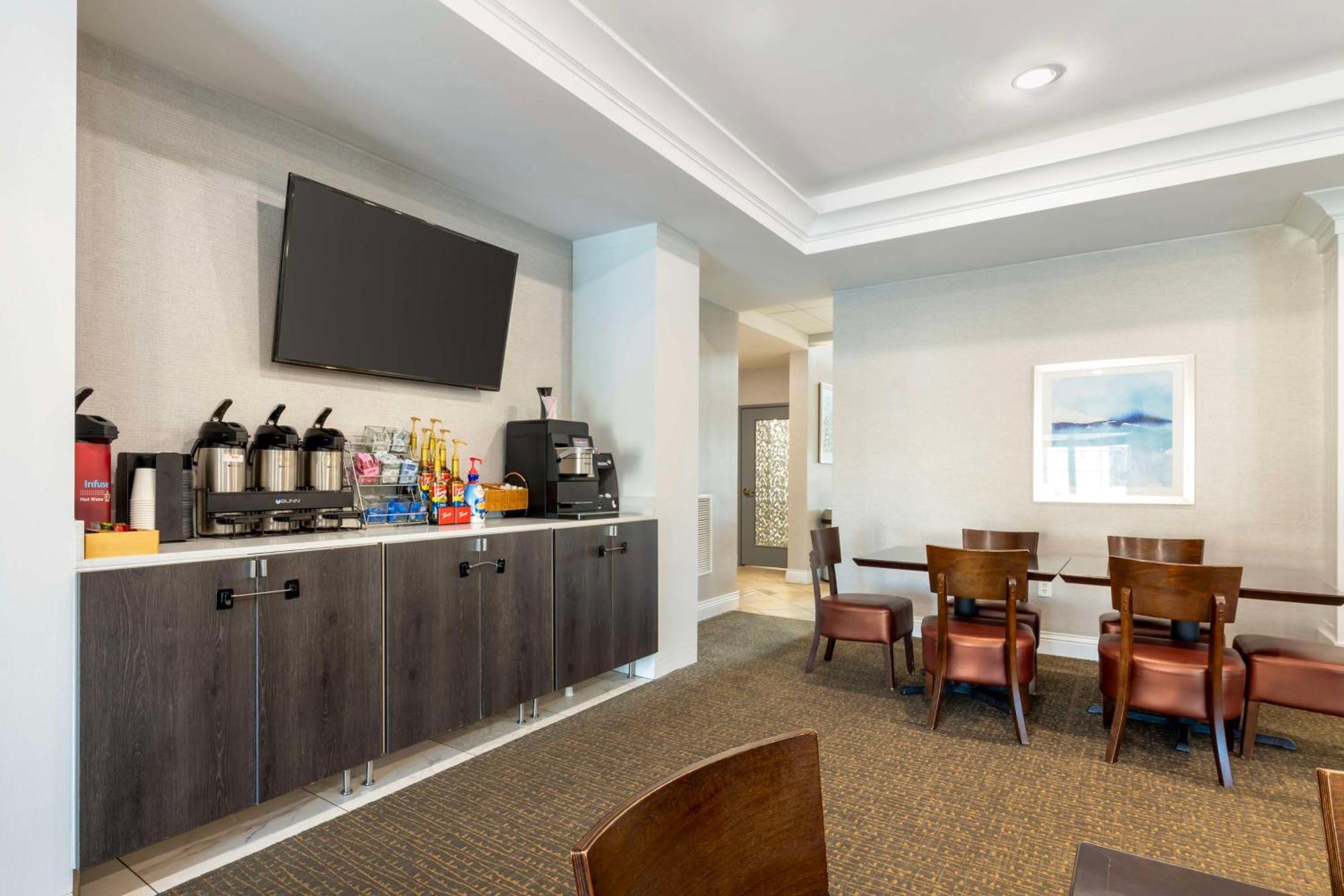 Best Western Plus Appleton Airport Mall Hotel Buitenkant foto